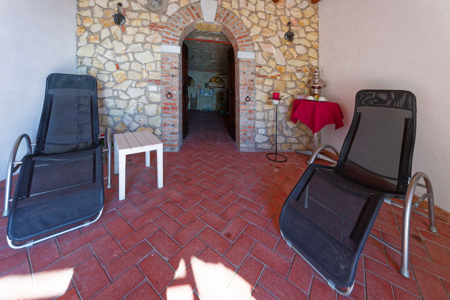 Sala colazione tavolo apparecchiato