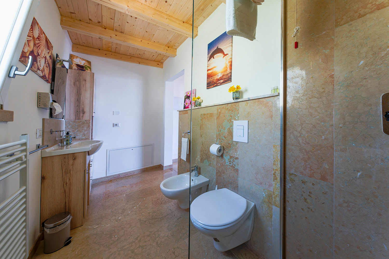 Das Badezimmer der Wohnung Bouganville