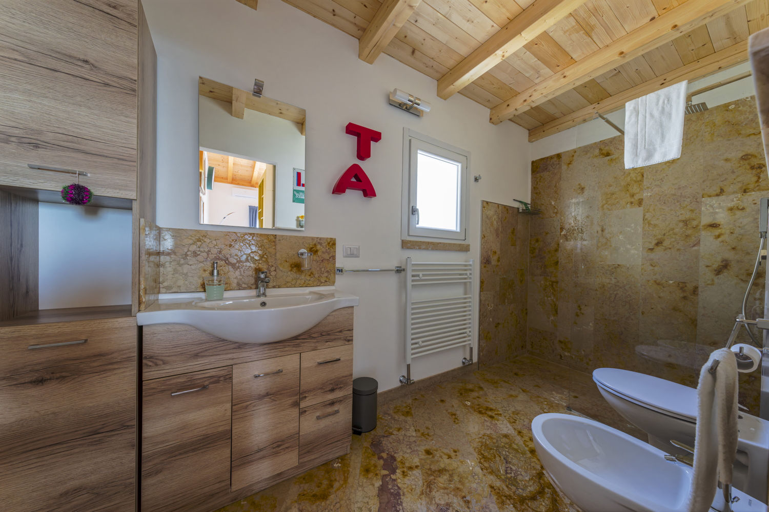 Das Badezimmer der Wohnung Limone